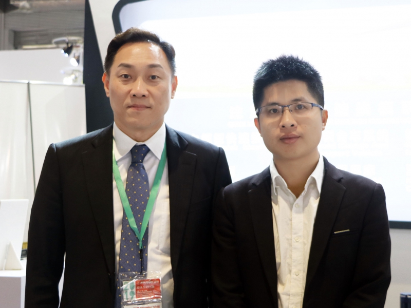 力磁電氣李建業(yè)總經理(左)
