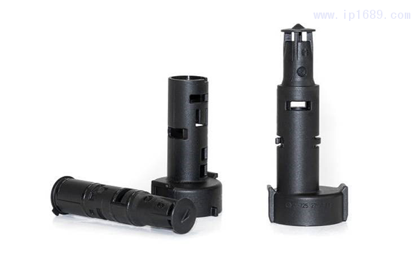左起:機(jī)油濾清器排放螺絲的內(nèi)外管和成品部件